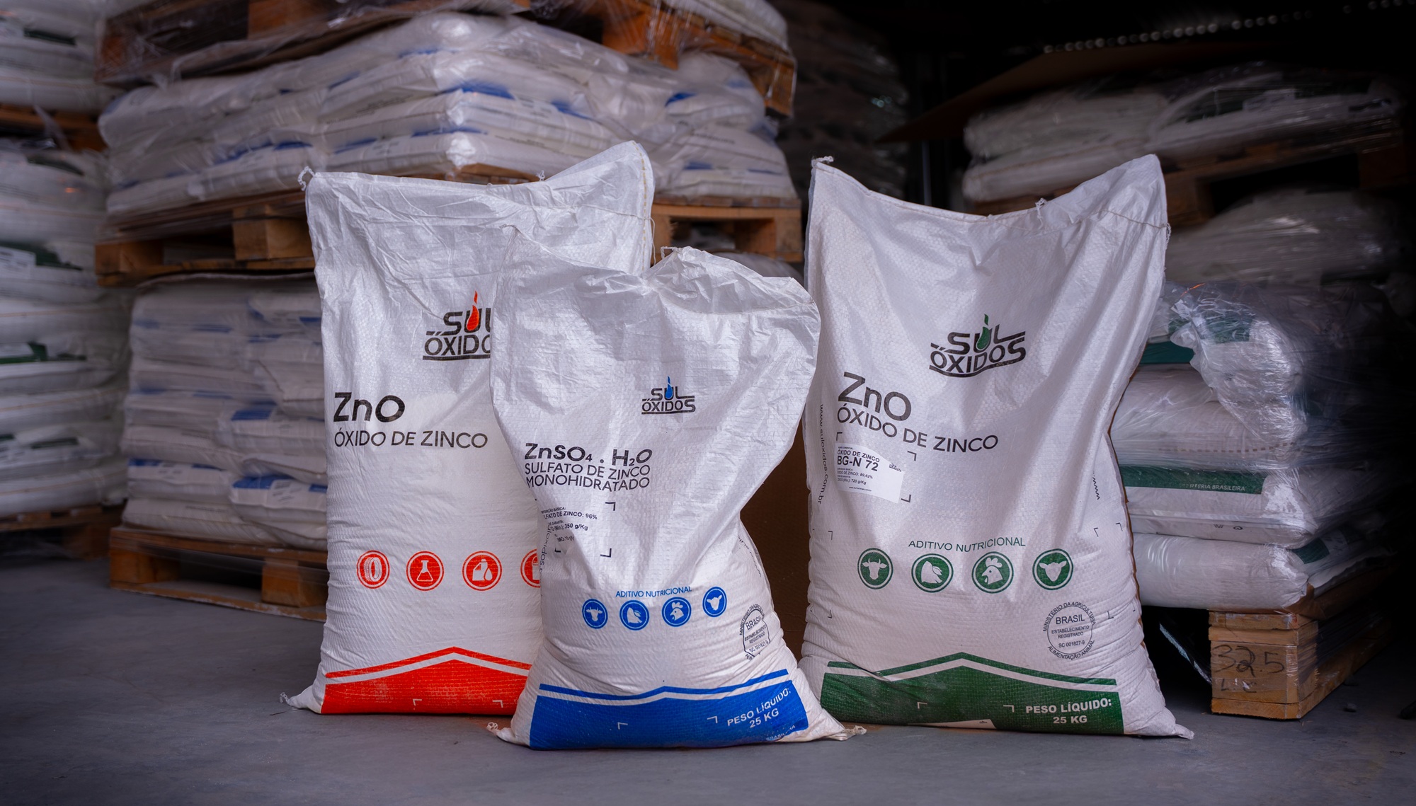 Linha de produtos Sul Óxidos: óxido de zinco indireto, óxido de zinco direto e sulfato de zinco em placas de amostra
